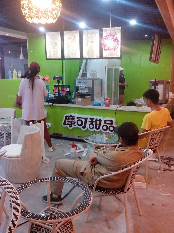 摩可奶茶店门面展示